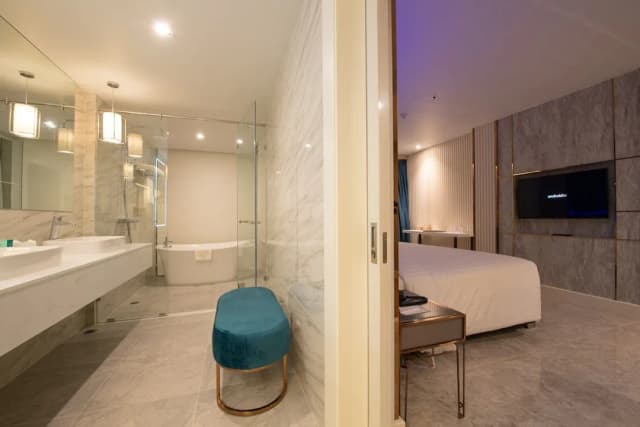 The Pattaya Discovery Beach Hotel Pattaya-Deluxe Room (DEE Tower)-9