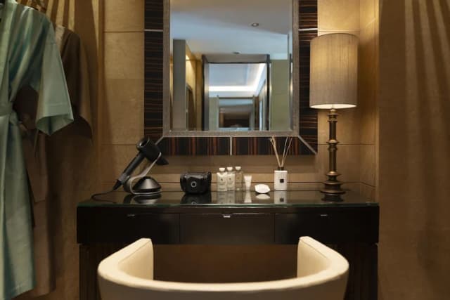 Siam Kempinski Hotel Bangkok-The Royal Suite with Executive Lounge Benefit-16