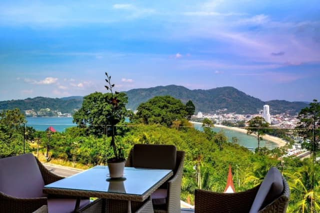 芭東高地酒店-高級套房, 露台, 海景-4
