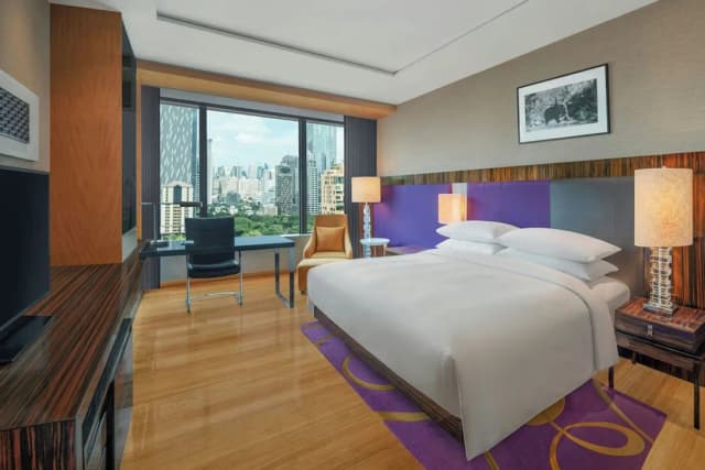 Renaissance Bangkok Ratchaprasong Hotel by Marriott-Deluxe Room, 1 King Bed, Non Smoking-4