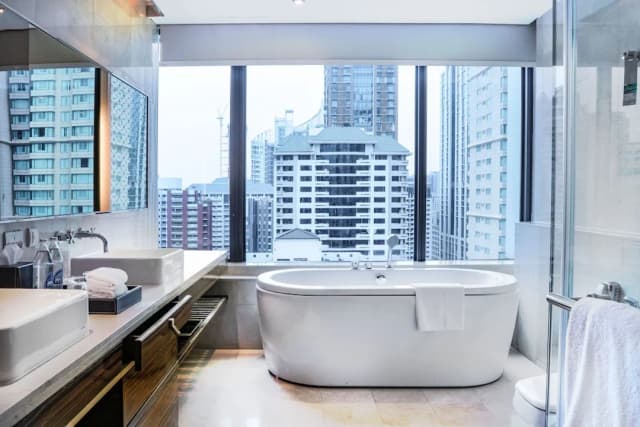 Renaissance Bangkok Ratchaprasong Hotel by Marriott-Renaissance Suite, 1 King Bed, High Floor, Non Smoking-2