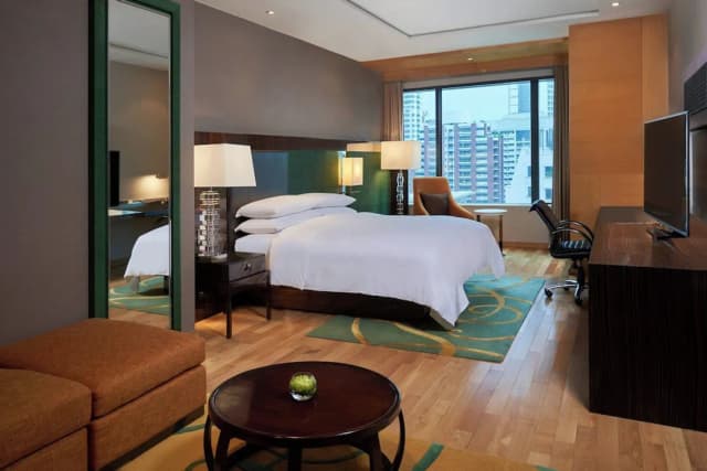 Renaissance Bangkok Ratchaprasong Hotel by Marriott-Renaissance Suite, 1 King Bed, High Floor, Non Smoking-7