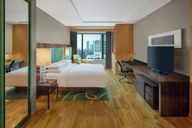 Renaissance Bangkok Ratchaprasong Hotel by Marriott-Renaissance Suite, 1 King Bed, High Floor, Non Smoking-1