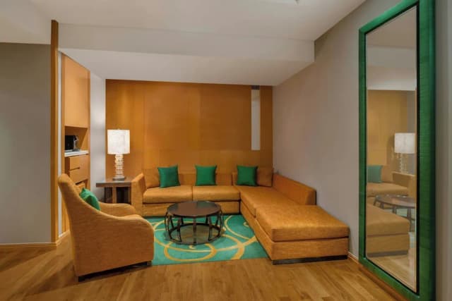 Renaissance Bangkok Ratchaprasong Hotel by Marriott-Renaissance Suite, 1 King Bed, High Floor, Non Smoking-8