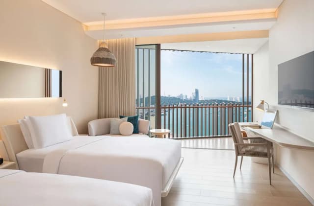 Hilton Pattaya-Deluxe Room, 2 Twin Beds, Ocean View-2