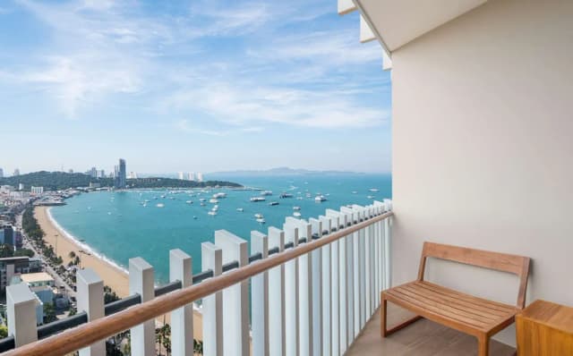 Hilton Pattaya-Deluxe Room, 2 Twin Beds, Ocean View-5
