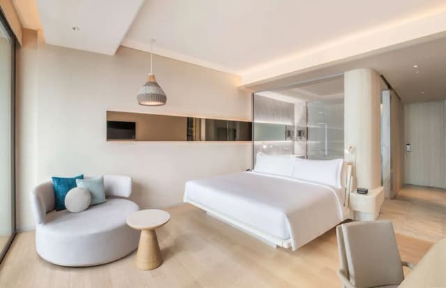 Hilton Pattaya-Deluxe Room, 1 King Bed, Ocean View-2