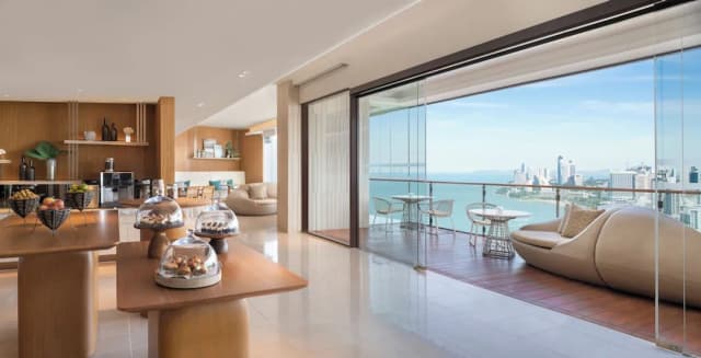 Hilton Pattaya-Executive Room, 1 King Bed-7