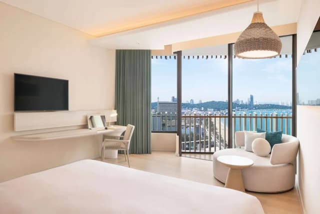 Hilton Pattaya-Executive Room, 1 King Bed-3