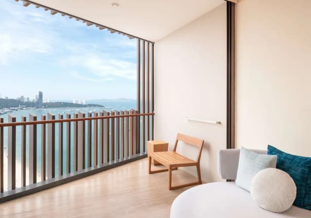 Hilton Pattaya-Executive Room, 2 Twin Beds, Ocean View-4