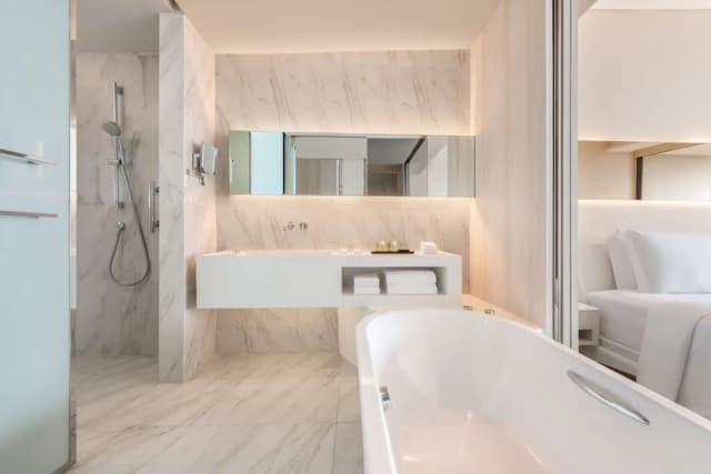 Hilton Pattaya-Executive Room, 2 Twin Beds, Ocean View-5