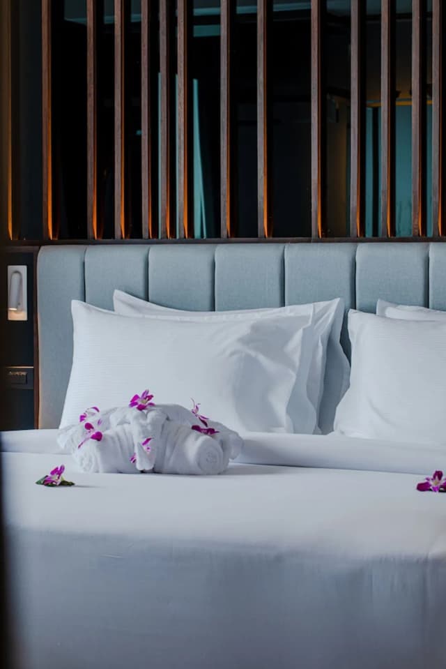 Rak Elegant Hotel Patong-Rak Studio Room with Kitchenette and Bathtub-1