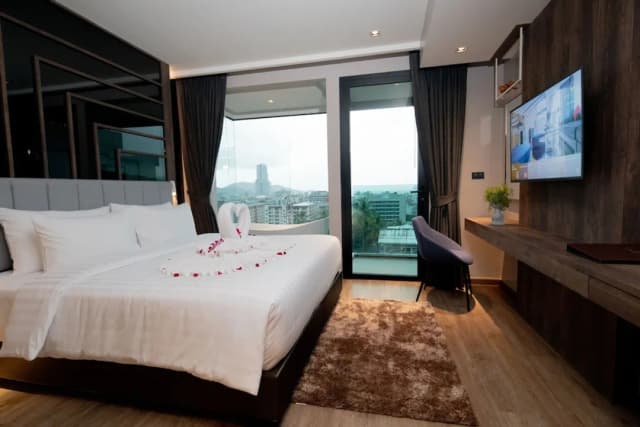 Rak Elegant Hotel Patong-Rak Studio Room with Kitchenette and Bathtub-5