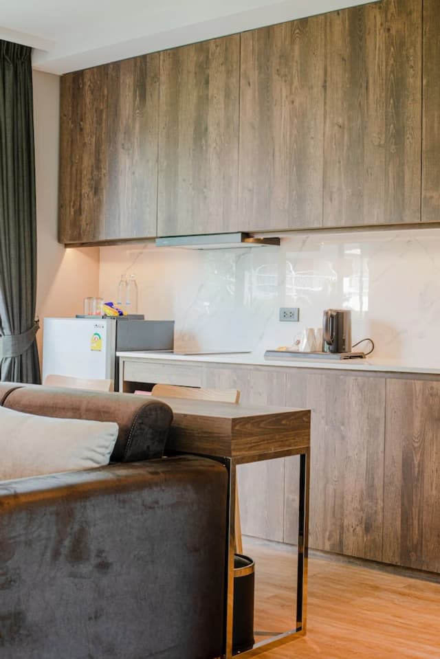 Rak Elegant Hotel Patong-Rak Suite Room with Kitchenette City View-3