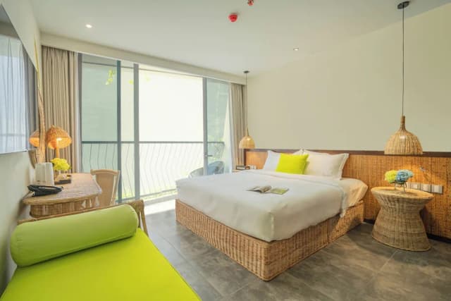 Signature Hotel Nha Trang-Standard Room, Balcony-5