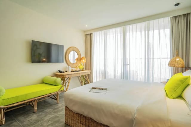 Signature Hotel Nha Trang-Standard Room, Balcony-3