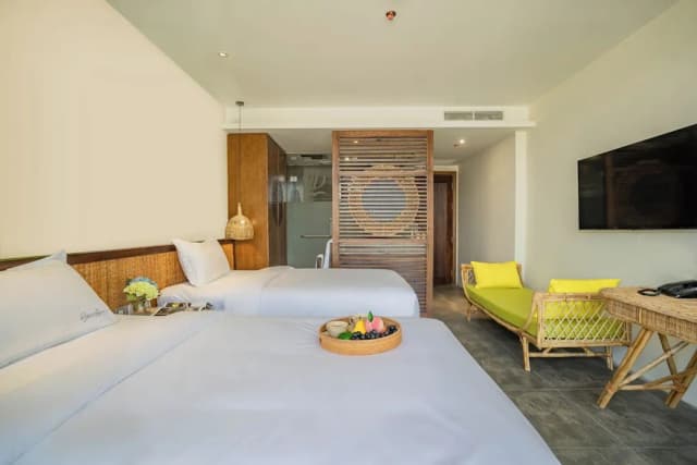 Signature Hotel Nha Trang-Deluxe Room, City View-3