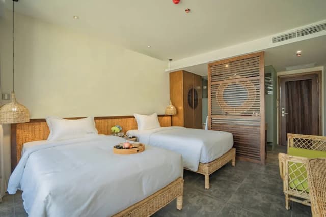 Signature Hotel Nha Trang-Deluxe Room, City View-2