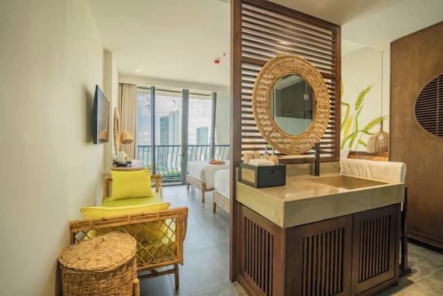 Signature Hotel Nha Trang-Deluxe Room, Sea View-10