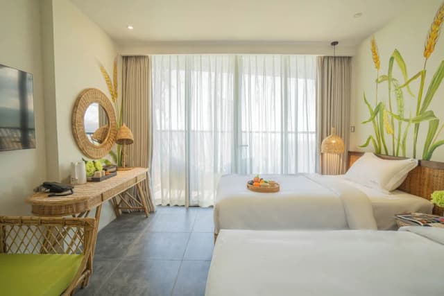Signature Hotel Nha Trang-Deluxe Room, Sea View-9