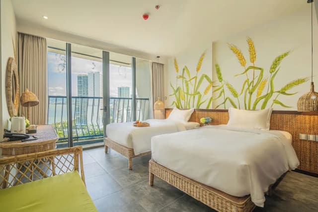 Signature Hotel Nha Trang-Deluxe Room, Sea View-1