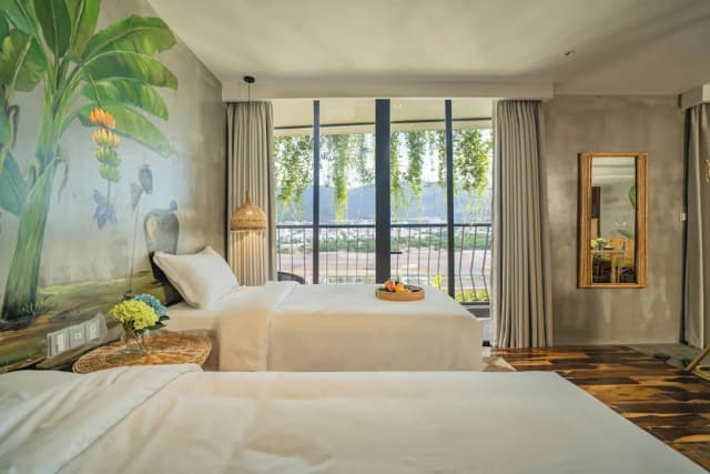 Signature Hotel Nha Trang-Family Room, Mountain View-1