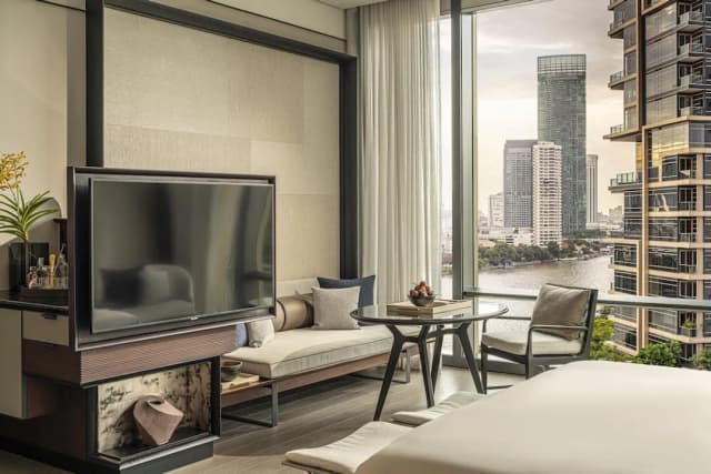 Four Seasons Hotel Bangkok at Chao Phraya River-Deluxe Room, River View (King)-1