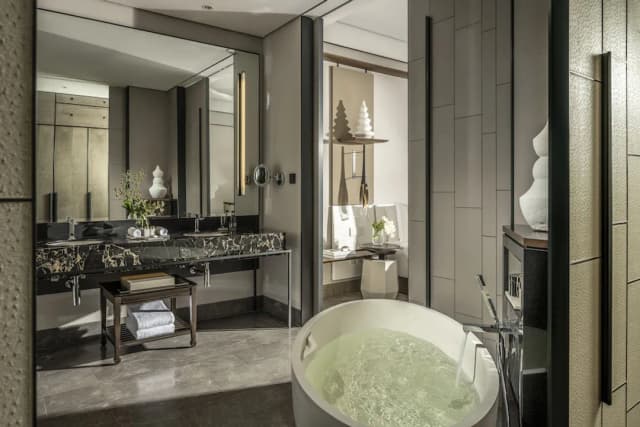 Four Seasons Hotel Bangkok at Chao Phraya River-Premier Room, River View (Two Twins)-5