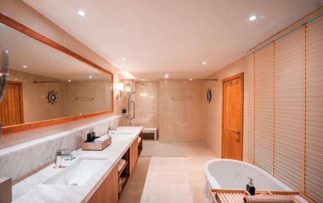 オーシャン マリーナ リゾート パタヤ ジョムティエン-スイート キングベッド 1 台 バルコニー マリーナビュー-12