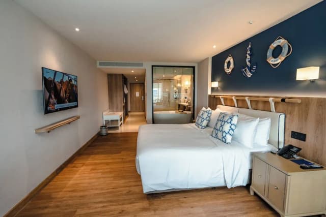 オーシャン マリーナ リゾート パタヤ ジョムティエン-プレミア ルーム キングベッド 1 台 バルコニー-1