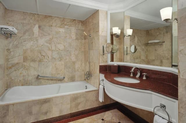 Jubilee Prestige Hotel Ratchadapisek-Premier Room, 1 King Bed, City View-2