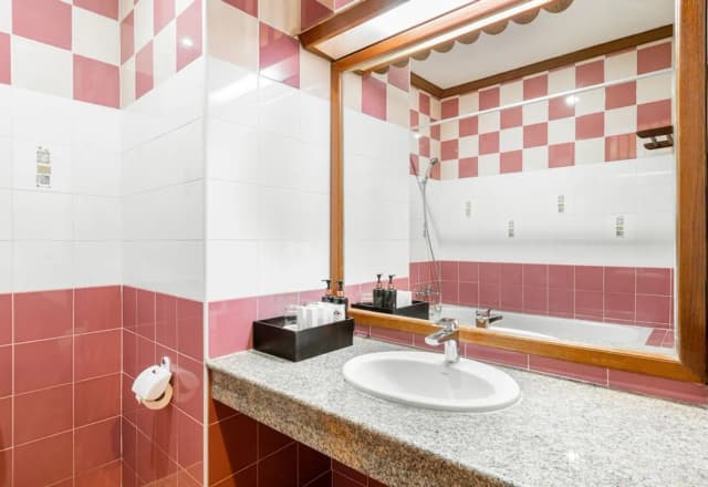 Tony Resort-Deluxe Double or Twin Room-8