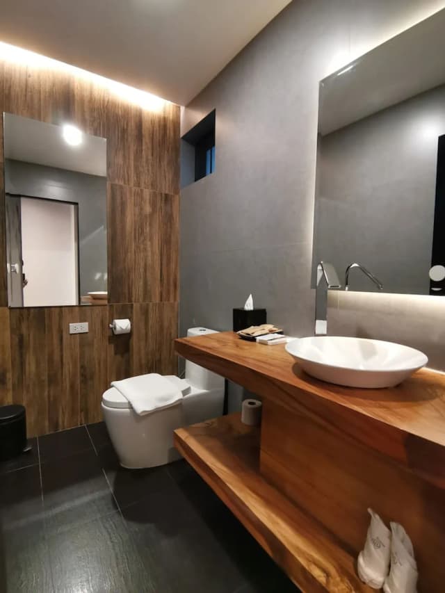 M5 Hotel-Elite Quadruple Room, 2 Queen Beds-11