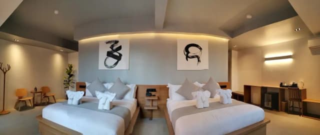 M5 Hotel-Elite Quadruple Room, 2 Queen Beds-1