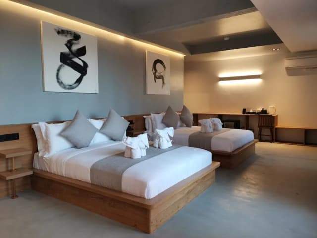 M5 Hotel-Elite Quadruple Room, 2 Queen Beds-4