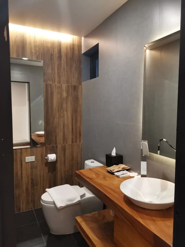 M5 Hotel-Elite Quadruple Room, 2 Queen Beds-9