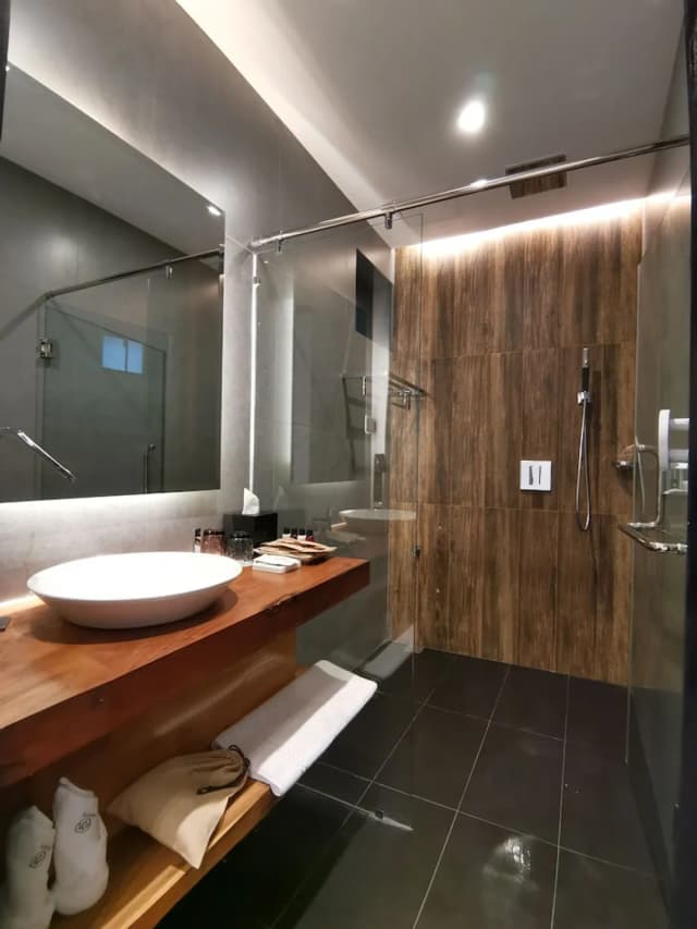 M5 Hotel-Elite Quadruple Room, 2 Queen Beds-8