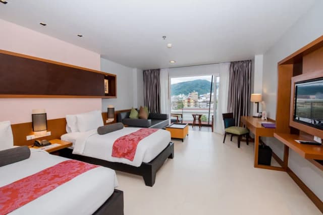 ASHLEE Hub Hotel Patong-Deluxe King Bed-5