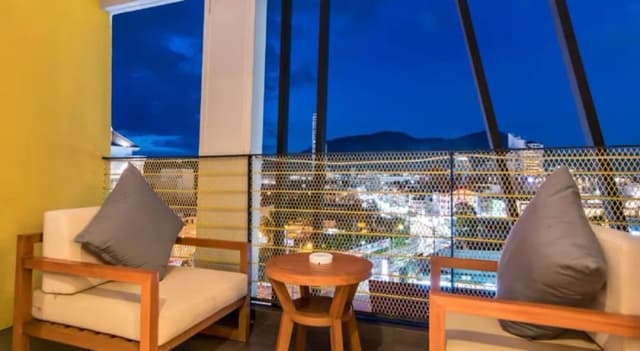 ASHLEE Hub Hotel Patong-Deluxe King Bed-8