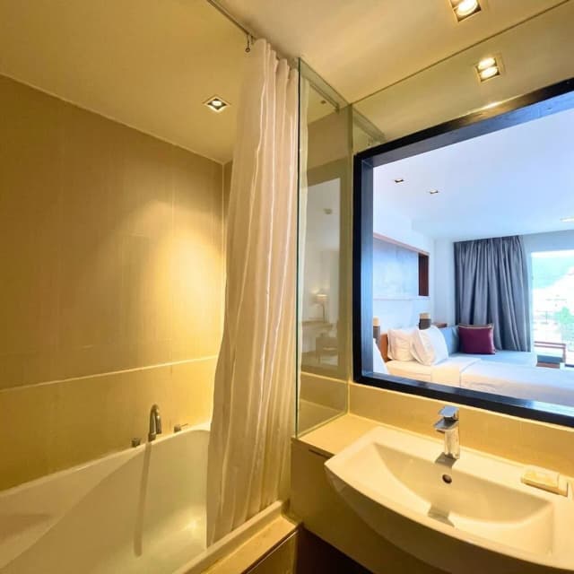 ASHLEE Hub Hotel Patong-Deluxe Twin Bed-4