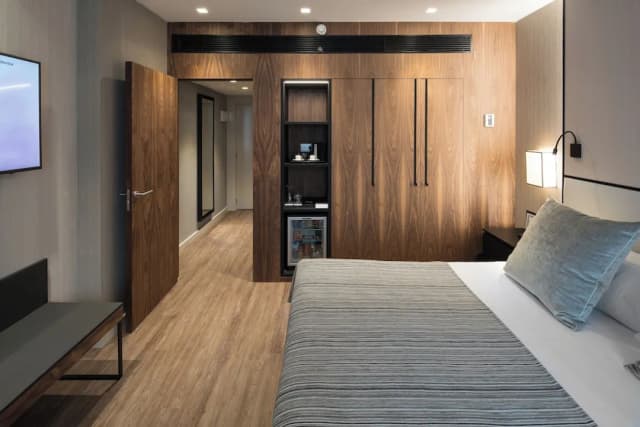 Catalonia Barcelona Plaza-Superior Room (Square View, Single Use)-4