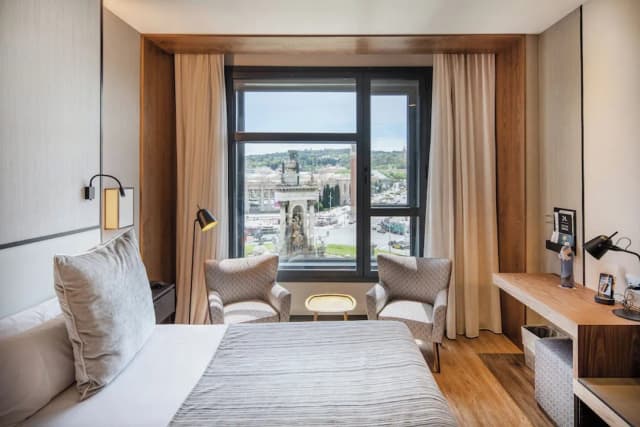 Catalonia Barcelona Plaza-Premium Room (Square View, Single Use)-1