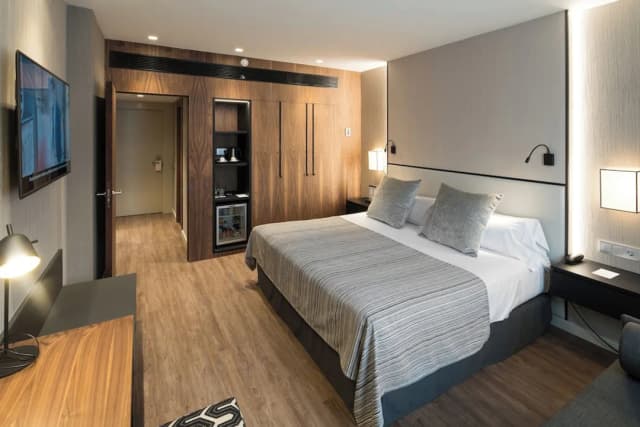 Catalonia Barcelona Plaza-Premium Room (Square View)-4