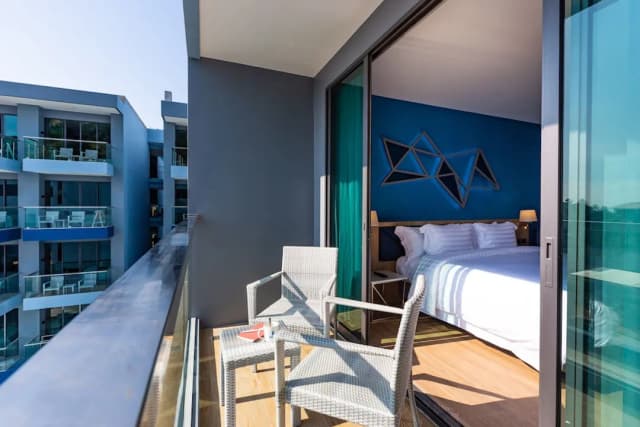 喀比奧南海灘藍索泰智能飯店 - 只招待成人-Deluxe Pool View Twin Room With Balcony-4