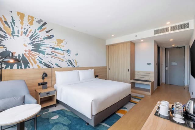 Holiday Inn & Suites Siracha Laemchabang by IHG-标准房, 1 张特大床, 阳台-5