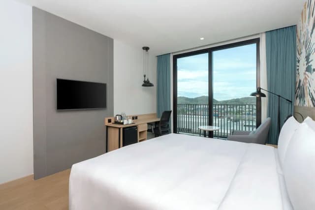 Holiday Inn & Suites Siracha Laemchabang by IHG-标准房, 1 张特大床, 阳台-6