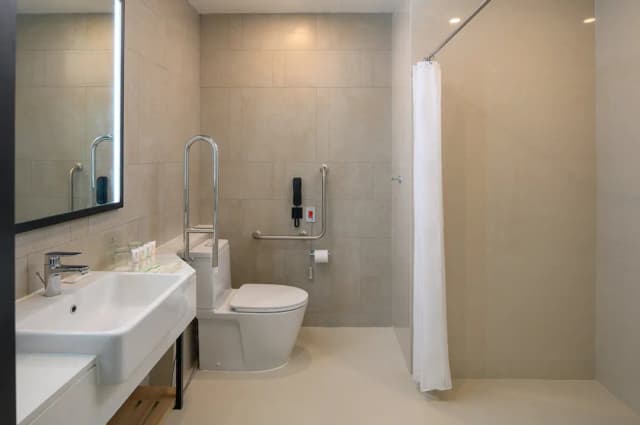 Holiday Inn & Suites Siracha Laemchabang by IHG-标准房, 1 张特大床, 无障碍-4