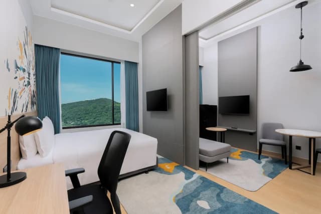 Holiday Inn & Suites Siracha Laemchabang by IHG-套房, 1 张特大床, 阳台-8