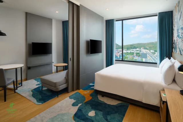 Holiday Inn & Suites Siracha Laemchabang by IHG-套房, 1 张特大床, 阳台-3