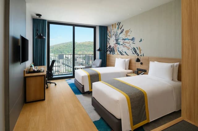 Holiday Inn & Suites Siracha Laemchabang by IHG-套房, 1 张特大床, 阳台-10